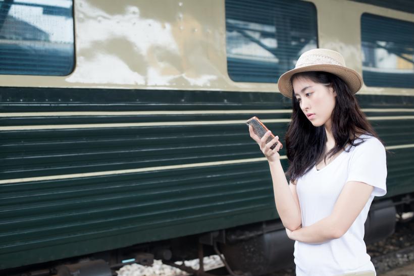 Long-distance relationships aren't impossible, but they're defintiely problematic. Long-distance relationships aren't impossible, but they're defintiely problematic.