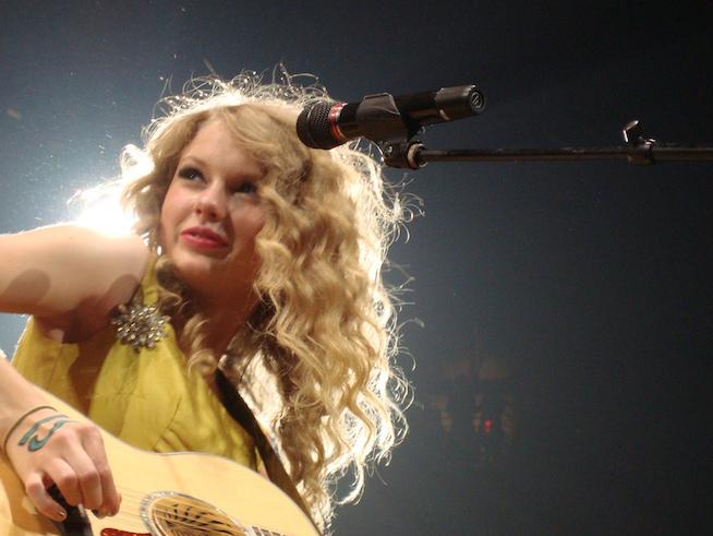 Taylor Swift Fearless Tour 03 by WEZL Taylor Swift Fearless Tour 03 by WEZL