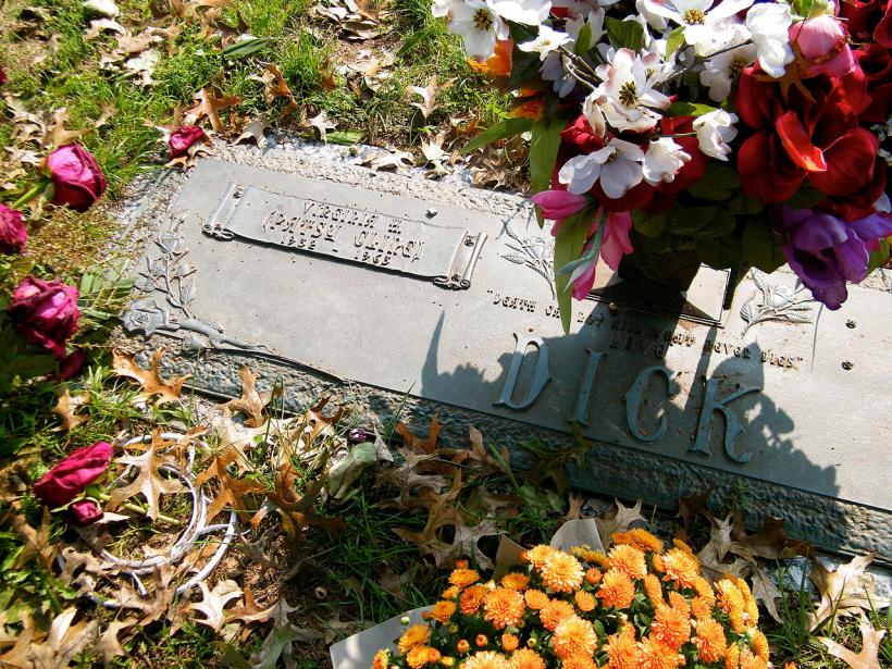 Patsy Cline and husband Charlie Dick's graves in Shenandoah Memorial Park, VA. Image: Sarah Stierch (CC BY 4.0)