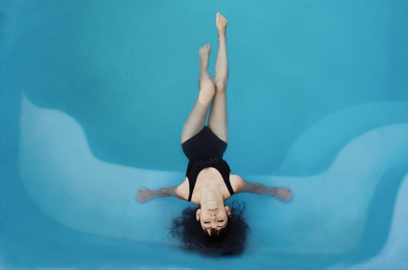 Sensory deprivation provided me with a way to relate to my body that was rooted in acceptance. Image: Camila Cordeiro/Unsplash. Sensory deprivation provided me with a way to relate to my body that was rooted in acceptance. Image: Camila Cordeiro/Unsplash.
