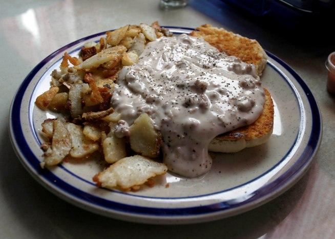 Doesn't that look delicious? Image: <a href="https://en.wikipedia.org/wiki/File:Biscuits-and-gravy.jpg">Wikipedia</a>