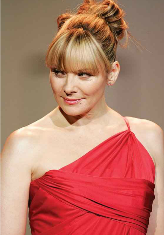 Kim Cattrall as Samantha Jones. | Hairstyle, Hairdos for older women, Kim  cattrall