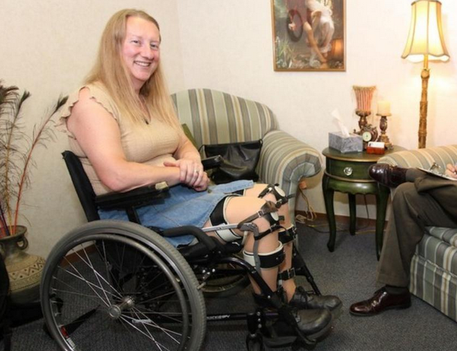 Chloe Jennings-White, a woman suffering from BIID, chooses to live as a disabled person and wants to be permanently paralyzed. (Credit: BIID.org) Chloe Jennings-White, a woman suffering from BIID, chooses to live as a disabled person and wants to be permanently paralyzed. (Credit: BIID.org)