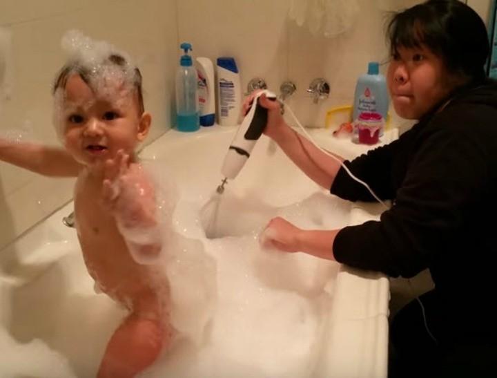 Max! In the bath! With bubbles! Max! In the bath! With bubbles!