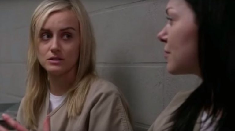 Piper Chapman and Alex Vause talk. Image: Netflix.