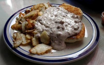 Doesn't that look delicious? Image: <a href="https://en.wikipedia.org/wiki/File:Biscuits-and-gravy.jpg">Wikipedia</a>