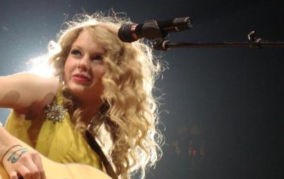 Taylor Swift Fearless Tour 03 by WEZL 