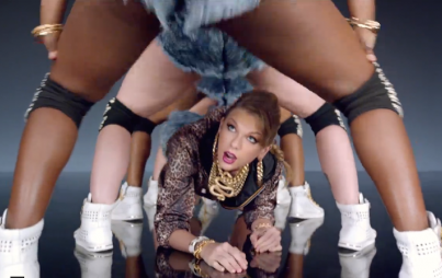 OMG, TSwift crawled under our legs! (Credit: Taylor Swift's YouTube channel)