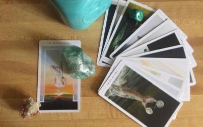 These tarotscopes were created using the Fountain Tarot deck. Stones pictures are Fluorite (clarity) and Aragonite (grounding).
